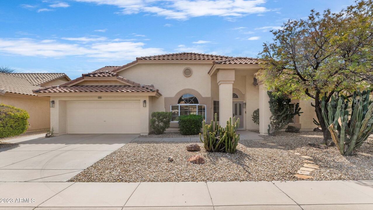 9013 W Kerry Ln in Peoria, AZ - Building Photo