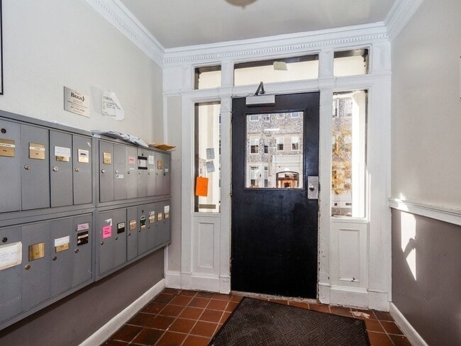 65 Burbank St, Unit 2 in Boston, MA - Building Photo - Building Photo