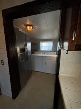 460 S Bayview Ave in Freeport, NY - Building Photo - Building Photo