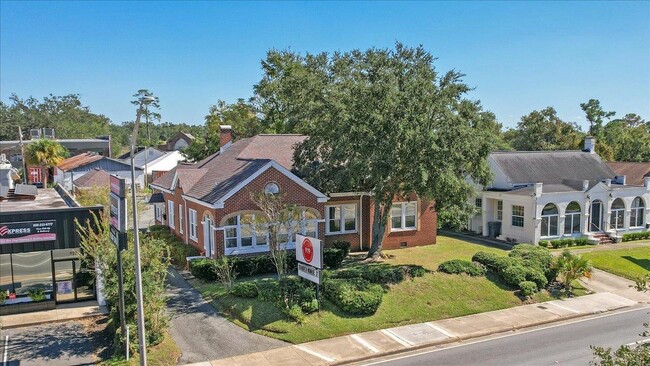 property at 919 N Monroe St