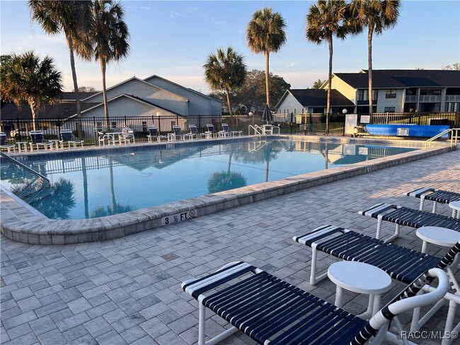 property at 810 E Gilchrist Ct