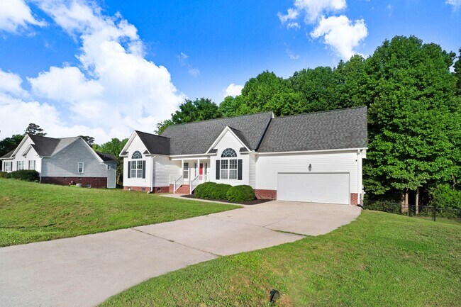 203 Clayside Dr in Pikeville, NC - Building Photo - Building Photo