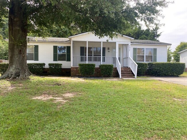 7437 April Dr in Fayetteville, NC - Building Photo - Building Photo
