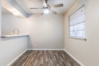 Southgate Manor Apartments in Fort Worth, TX - Building Photo - Building Photo