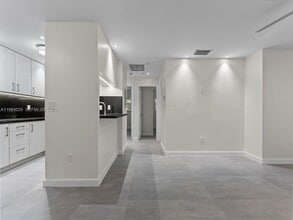 15639 SW 73rd Cir Terrace in Miami, FL - Building Photo - Building Photo