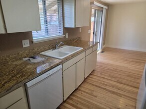 300 Shafer Ln in Jacksonville, OR - Building Photo - Building Photo