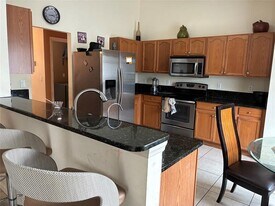 602 SW Kenyoun St in Port St. Lucie, FL - Building Photo