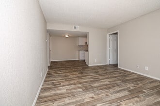 Crossings at Minshall Park in Tulsa, OK - Building Photo - Interior Photo
