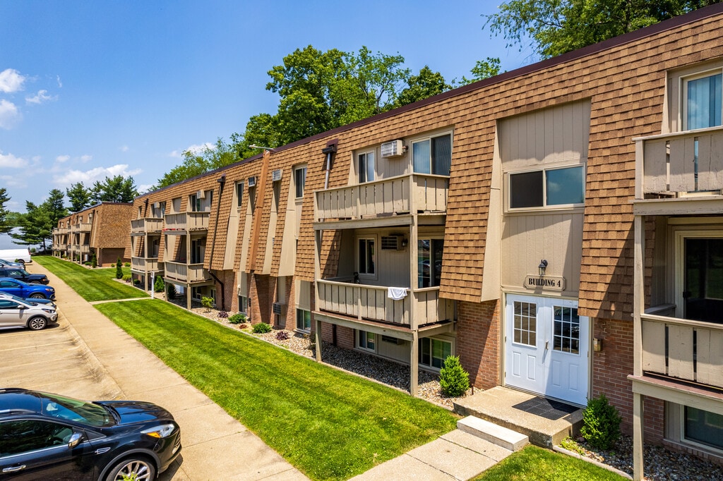 Williamsburg & Portage Pointe Apartments in Wooster, OH