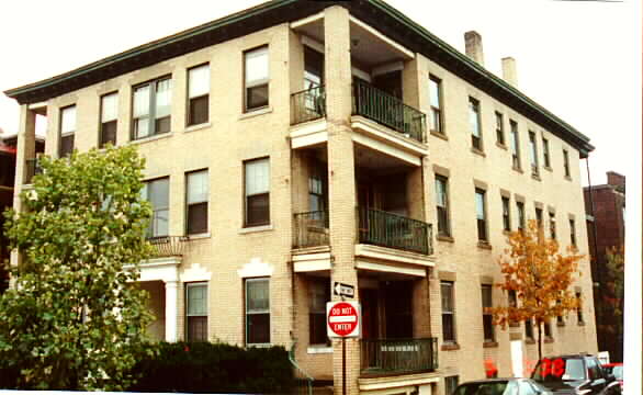 1546 Commonwealth Ave in Brighton, MA - Foto de edificio