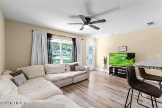 1826 Ryar Rd in Jacksonville, FL - Building Photo - Building Photo