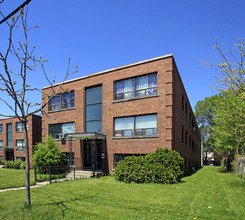 3214-3222 St Clair Ave in Toronto, ON - Building Photo - Building Photo