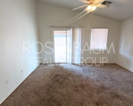 9311 W Monroe St in Peoria, AZ - Foto de edificio - Building Photo