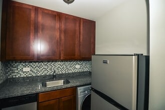 555 W Arlington in Chicago, IL - Foto de edificio - Building Photo