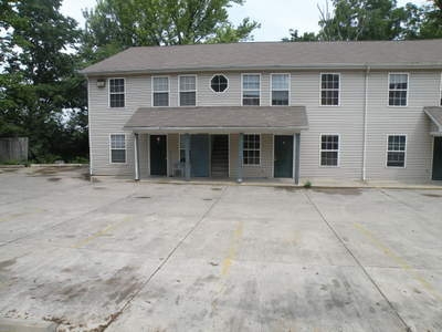 1208 Holloway Rd in Lafayette, IN - Foto de edificio - Building Photo