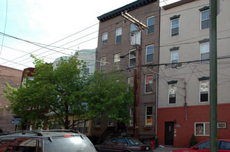 211 Adams St in Hoboken, NJ - Building Photo - Building Photo