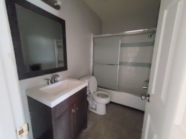 8720 Orion Ave, Unit 21 in Los Angeles, CA - Building Photo - Building Photo