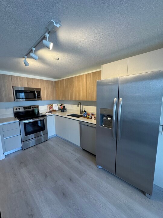 7868 NW 104th Ct, Unit B4 in Doral, FL - Building Photo