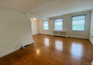 49-09 Hanford St in Queens, NY - Building Photo - Building Photo