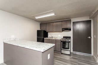 The Flats on Kimberly in Columbus, OH - Building Photo - Interior Photo