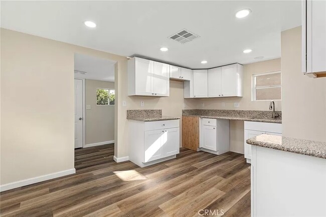 621 S Mistletoe Ave in San Jacinto, CA - Building Photo - Building Photo