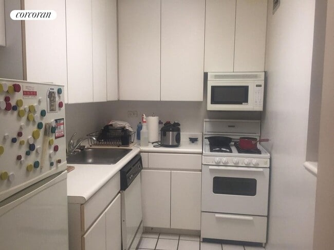 215 W 95th St in New York, NY - Building Photo - Building Photo