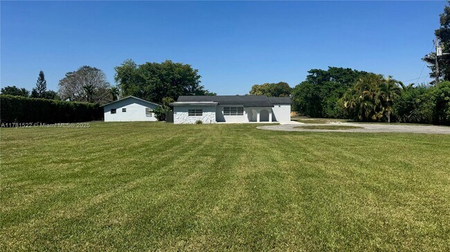 12301 SW 47th St in Miami, FL - Building Photo - Building Photo