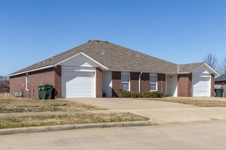 Westwood Villas in Claremore, OK - Building Photo - Building Photo
