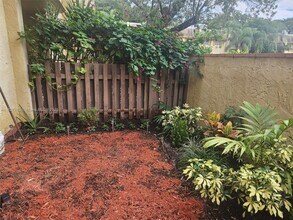 7175 Nova Dr in Davie, FL - Building Photo - Building Photo