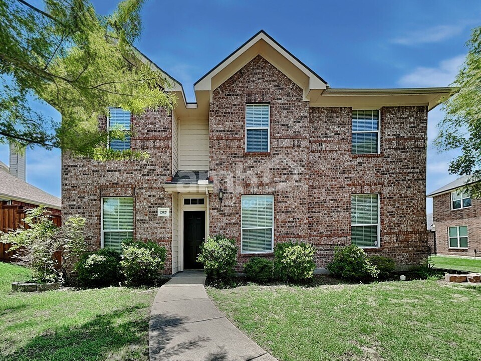 2821 Bentridge Dr in Rockwall, TX - Foto de edificio