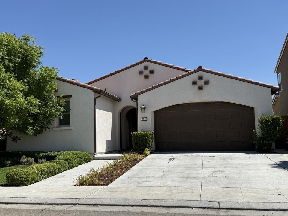 350 Wishon Ave W in Madera, CA - Building Photo