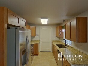 3040 SE Travera Dr in Port Orchard, WA - Building Photo - Building Photo