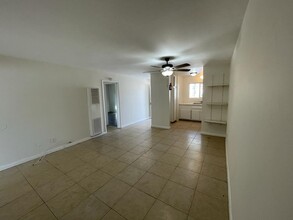 2152 W Alameda Ave, Unit 1 in Anaheim, CA - Foto de edificio - Building Photo