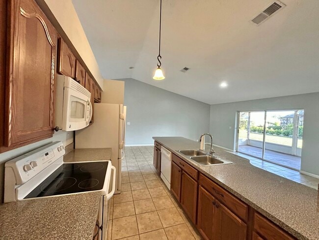 2505 Monza Dr in Sebring, FL - Building Photo - Building Photo