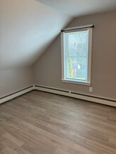 82 Lyon Ave, Unit #2 in East Providence, RI - Foto de edificio - Building Photo