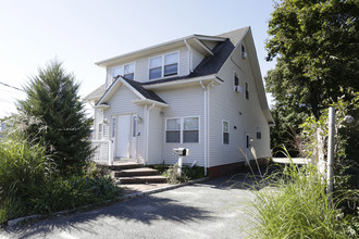 338 Larkfield Rd in East Northport, NY - Foto de edificio - Building Photo