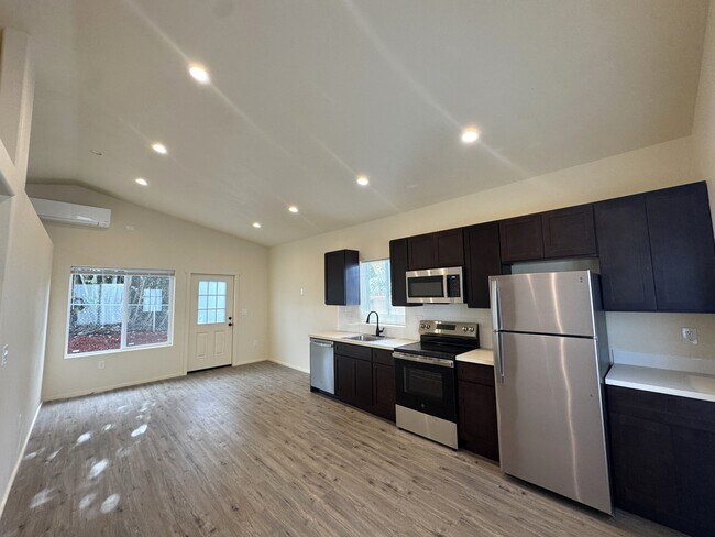 11072 SW Sunny Hl Ln in Beaverton, OR - Building Photo - Building Photo