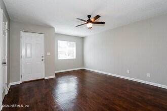 4979 Tan St in Jacksonville, FL - Building Photo - Building Photo
