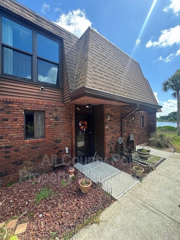 property at 1836 N Crystal Lake Dr