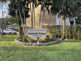 725 Lori Dr in Palm Springs, FL - Building Photo