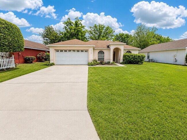 609 Tamarin Ln