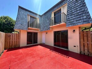 416 Arabian Rd in Palm Springs, FL - Building Photo - Building Photo