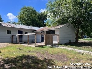 420 Willow Ave-Unit -B in New Braunfels, TX - Building Photo