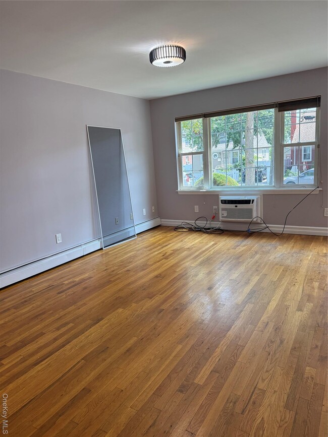 140-08 243rd St in Queens, NY - Foto de edificio - Building Photo