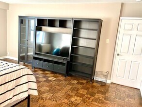 900 S Hanley Rd in Clayton, MO - Building Photo - Building Photo