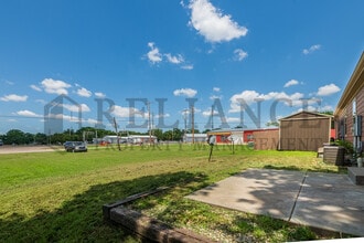 305 S Elm St in Douglass, KS - Building Photo - Building Photo