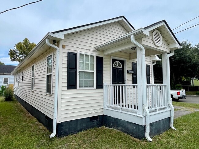 1202 S 8th St in Wilmington, NC - Foto de edificio - Building Photo