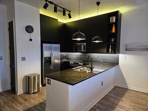 711 Cosmopolitan Dr NE, Unit 809 in Atlanta, GA - Foto de edificio - Building Photo