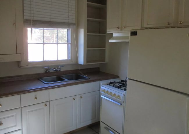 826 Pomona Ave in Oroville, CA - Building Photo - Building Photo