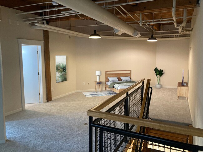 600 Monroe Ave NW, Unit 208 in Grand Rapids, MI - Building Photo - Building Photo
